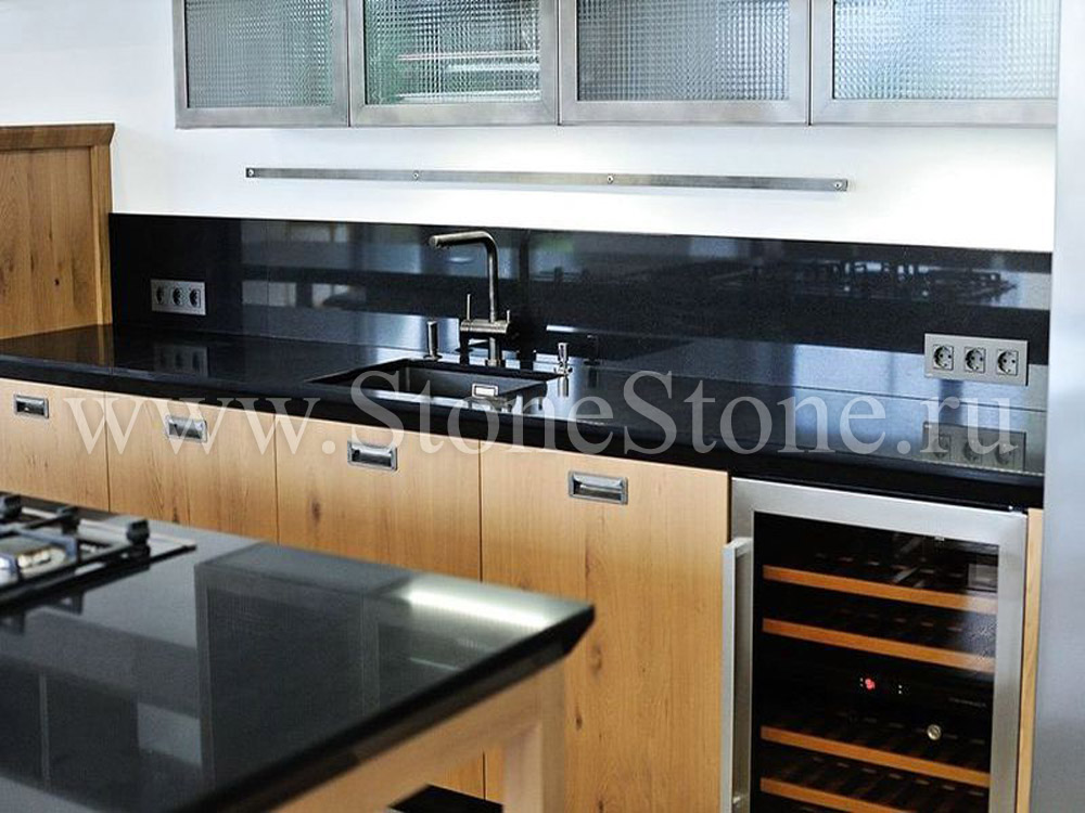 ���������� �� �������������� ����� �������� Caesarstone Jet Black